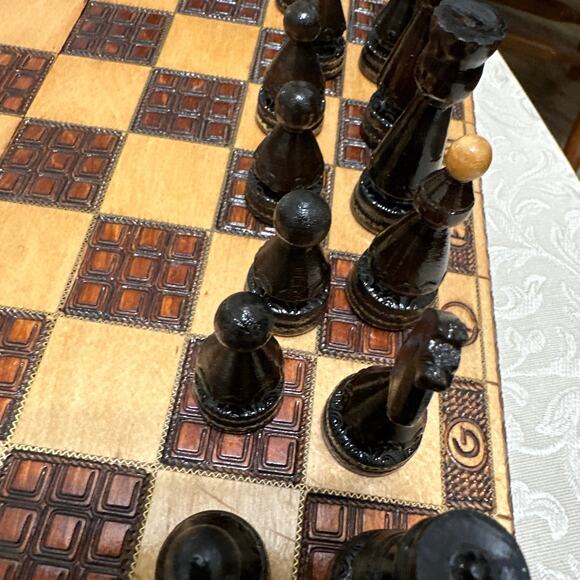 Chess Set With Hinged Carved Wooden Box - Picture 6 of 10